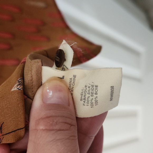 Fossil Feathers 100% silk button down - Picture 7 of 7